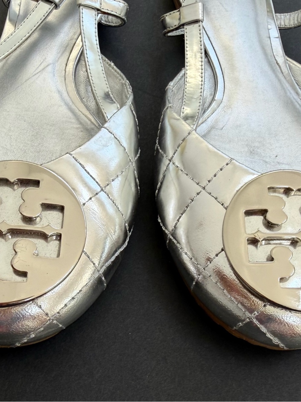 Tory Burch Metallic Silver Quilted Slingback Flats with Logo Size 7 - Picture 2 of 8